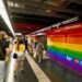 Una guia de lectura fàcil millora els viatges en metro de persones amb discapacitat