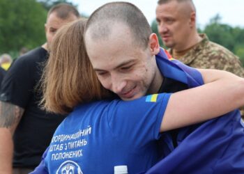 El retorn de 206 militars obre una rara finestra de cooperació entre Moscou i Kíiv