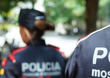 Detenen un home per vuit estafes al barri de l’Eixample i a l’estació de Sants de Barcelona