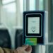 Los usuarios de transporte público podrán pagar directamente con tarjeta en el área de Barcelona