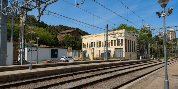 Adif manté sota vigilància el terreny entre Barcelona i Montcada mentre continuen les afectacions ferroviàries
