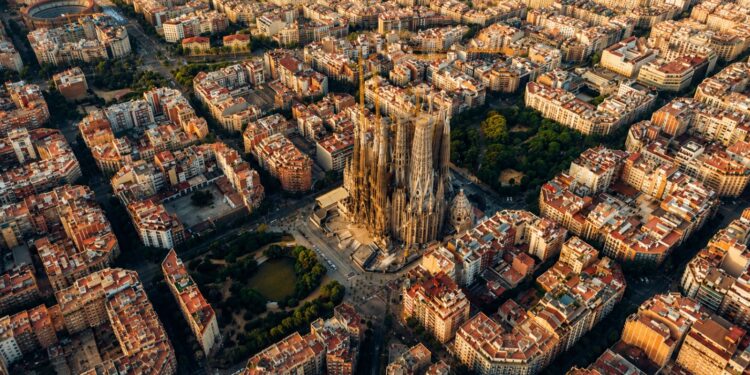 Barcelona recauda 835.000 euros tras cerrar 150 expedientes a empresas que gestionan pisos turísticos