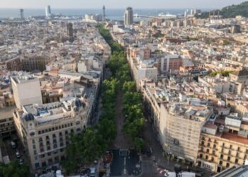 La Rambla de Barcelona recupera la circulació en sentit mar