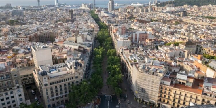 La Rambla de Barcelona recupera la circulació en sentit mar