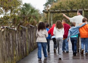 Utilitzar els espais verds i crear un vincle amb la natura és beneficiós per al benestar infantil