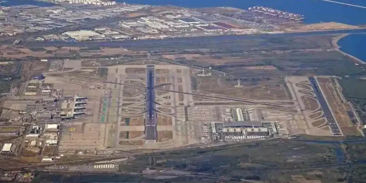 Empieza la construcción de la nueva salida rápida de la pista cruzada del aeropuerto del Prat