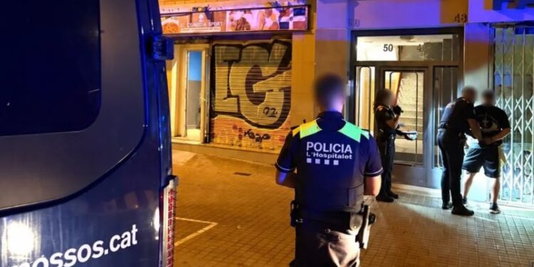 L’Hospitalet limita els horaris dels establiments d’alimentació i begudes per combatre els botellots i l’incivisme