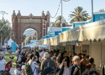 Més de 300 expositors participen en una nova edició de la Setmana del Llibre en Català