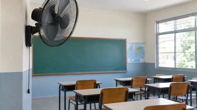 El Gremio de Instaladores alerta de que los ventiladores no climatizan las aulas