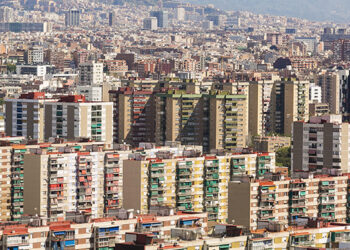 L’Hospitalet comprarà 148 pisos per evitar que acabin en mans d’un fons d’inversió