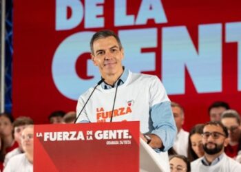 Pedro Sánchez en el mitin de Granada