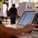 Seis votos, una urna y una «chuleta»: cómo funciona una elección en Brasil