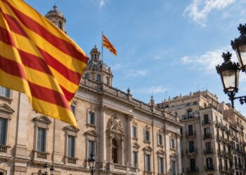 EL PSC, EL VOT ÚTIL DE L’ESQUERRA A CATALUNYA, I VOX CAPITALITZA L’ELECTORAT D’ALIANÇA CATALANA, CONVERTINT EL PARTIT POPULAR EN LA SISENA FORÇA POLÍTICA