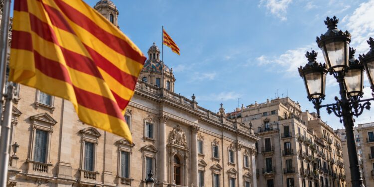 EL PSC, EL VOT ÚTIL DE L’ESQUERRA A CATALUNYA, I VOX CAPITALITZA L’ELECTORAT D’ALIANÇA CATALANA, CONVERTINT EL PARTIT POPULAR EN LA SISENA FORÇA POLÍTICA